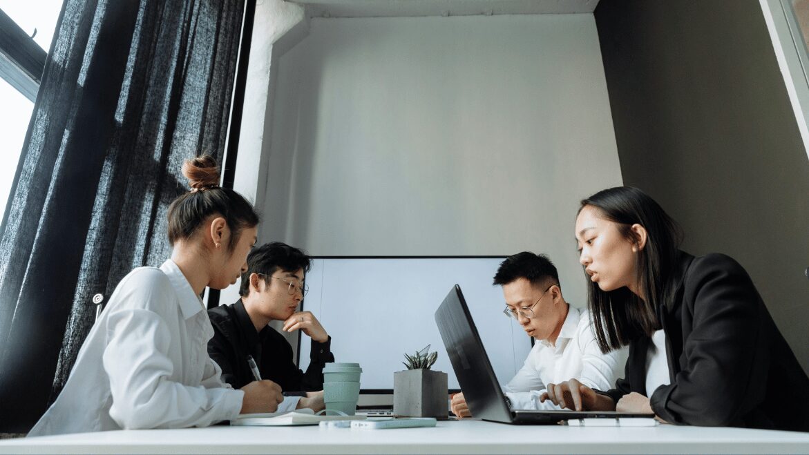 Quản trị sự thay đổi trong quá trình chuyển đổi số: Yếu tố then chốt ảnh hưởng trong doanh nghiệp