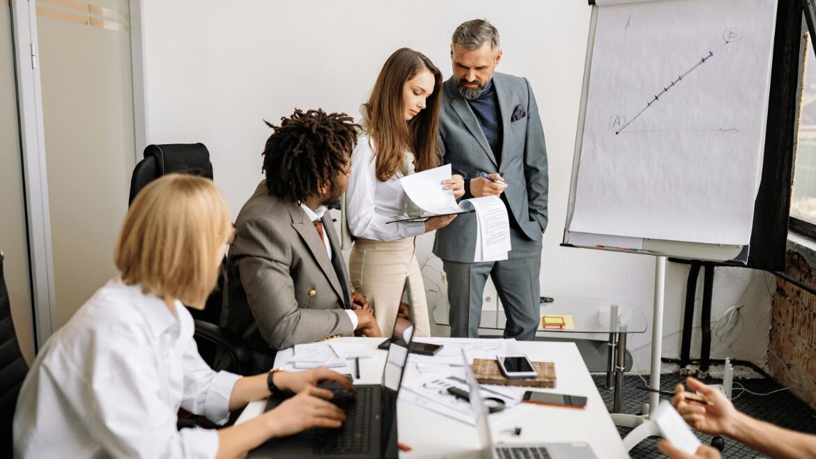 Quản trị sự thay đổi trong quá trình chuyển đổi số: Yếu tố then chốt ảnh hưởng trong doanh nghiệp 